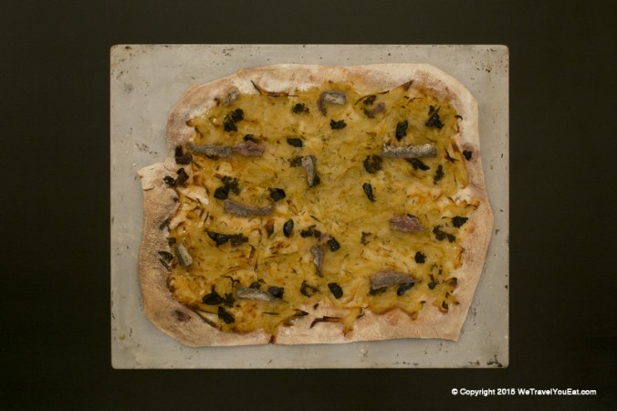pissaladière extra fine, galette, pizza, anchois, nice, cote d'azur, specialité, olives, tapenande, apéritif, apéro, entrée, croquante, facile